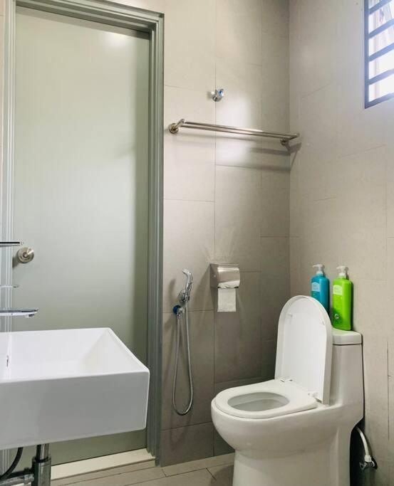 Ks1 Homestay Sky Mirror Double Storey House กัวลาเซอลาโงร์ ภายนอก รูปภาพ